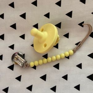 Itzy Ritzy pat and clip